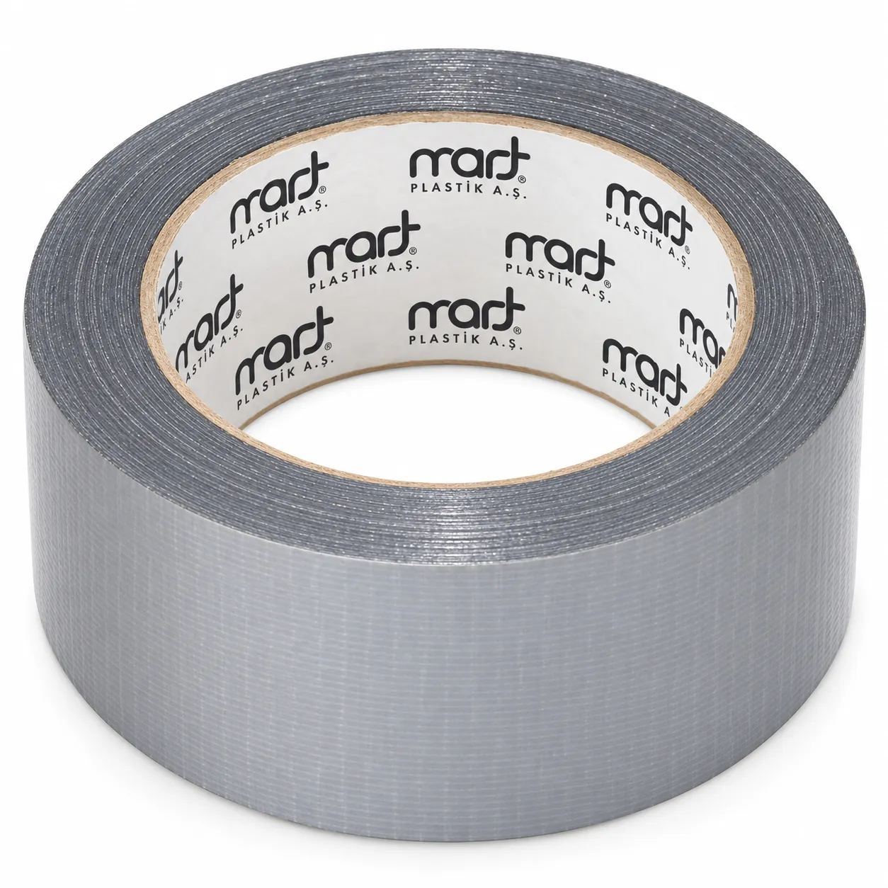 Gümüş gri, dokulu yüzeyli duct-tape rulosu; göbeğinde Mart Plastik logoları